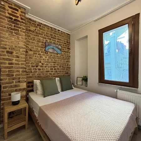Unique 5br Art House In Balat W Garden