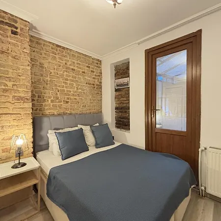 Unique 5br Art House In Balat W Garden *