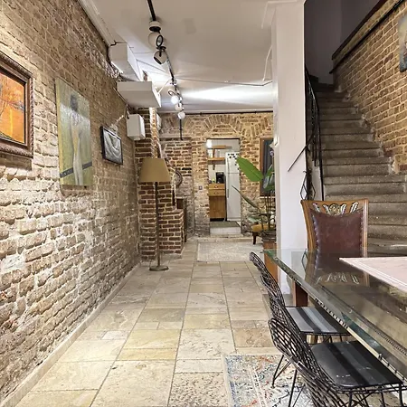 Unique 5br Art House In Balat W Garden 이스탄불