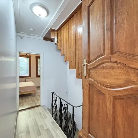 Unique 5br Art House In Balat W Garden 이스탄불