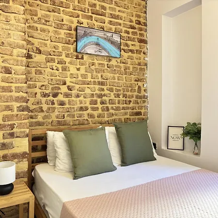 펜션 Unique 5br Art House In Balat W Garden 이스탄불