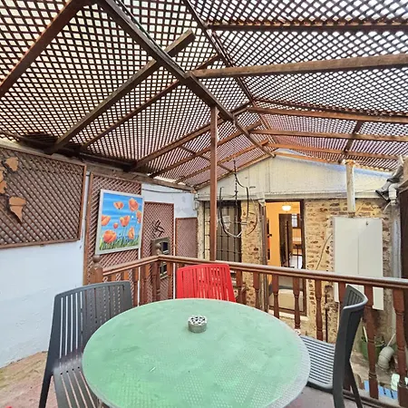Unique 5br Art House In Balat W Garden 이스탄불