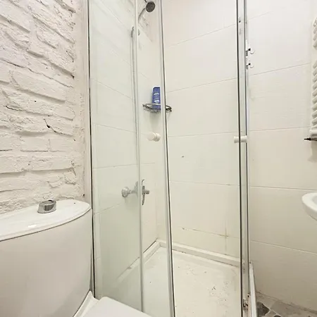 Unique 5br Art House In Balat W Garden 펜션 이스탄불